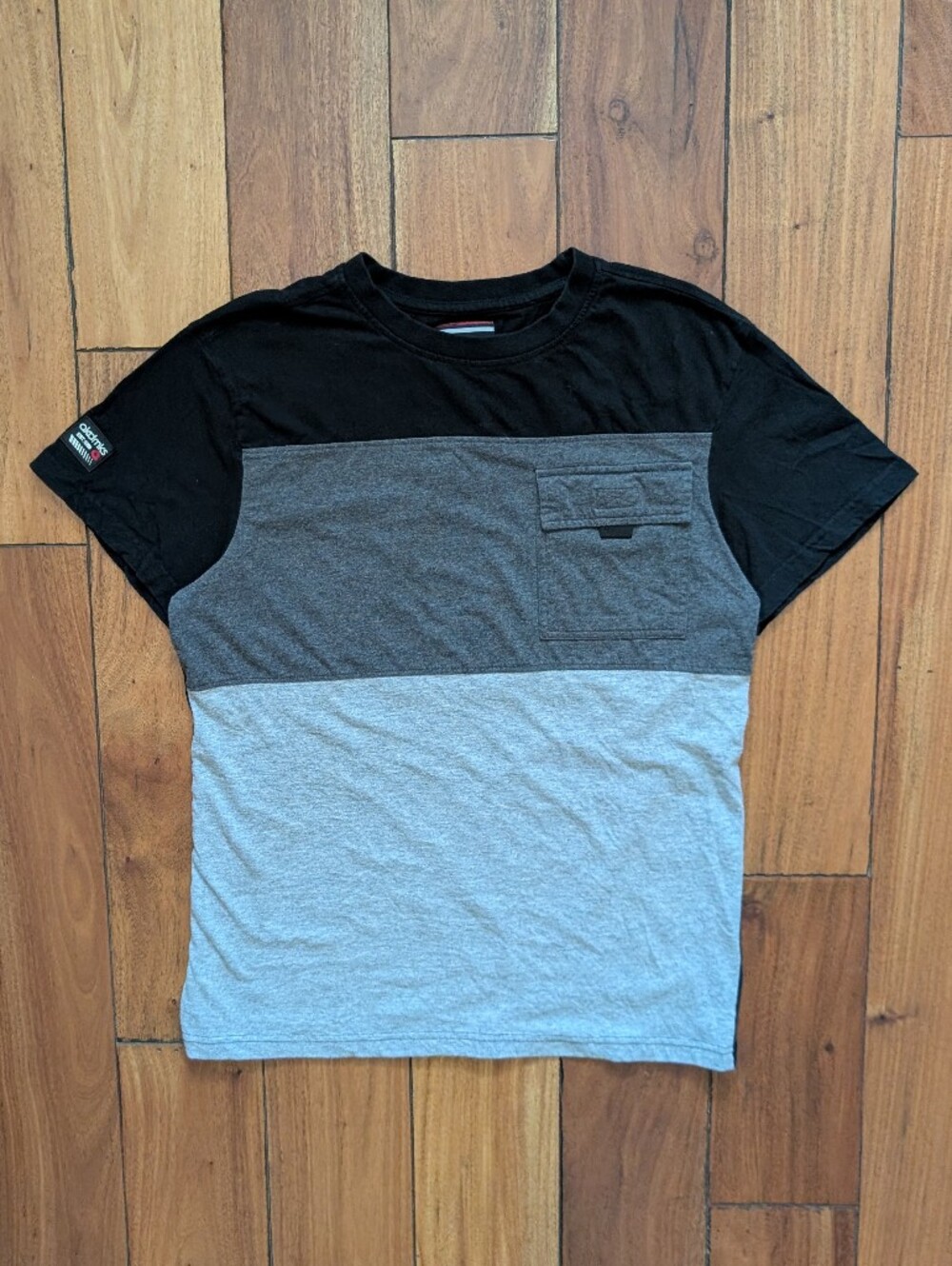 Akademiks Y2K Pocket T-shirt (M)